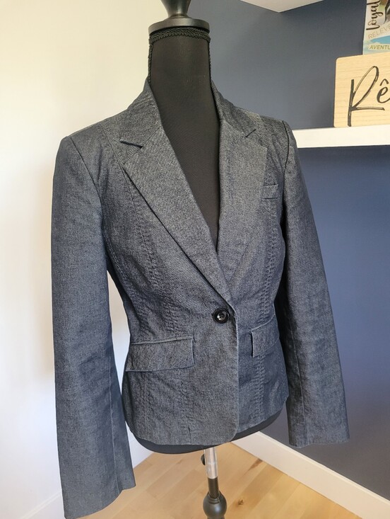 le chateau Jackets & Blazers - 🍂le chateau Y2K Vintage Dark Charcoal Blazer Small - Unique - Make an offer!